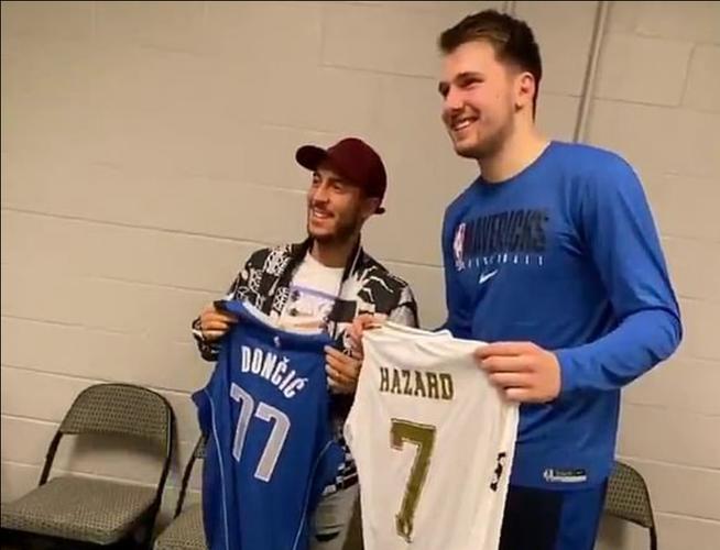 皇马官方：阿扎尔移除右腿腓骨接骨板手术成功